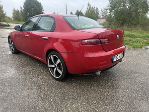 Alfa Romeo 159 1.9 JTD (7 foto / 7)