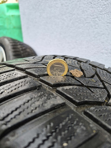 Оригинальные диски Volvo 17" и шины Dunlop Winter Sport 5 (8 фото из 8)