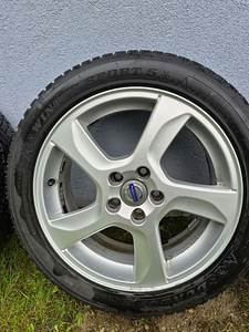 Оригинальные диски Volvo 17" и шины Dunlop Winter Sport 5 (2 фото из 8)