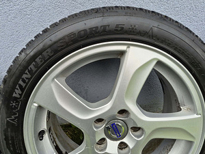 Оригинальные диски Volvo 17" и шины Dunlop Winter Sport 5 (6 фото из 8)