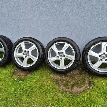 Оригинальные диски Volvo 17" и шины Dunlop Winter Sport 5