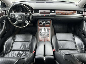 AUDI A8 (10 фото из 11)