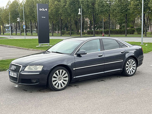 AUDI A8 (1 фото из 11)