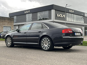 AUDI A8 (6 фото из 11)