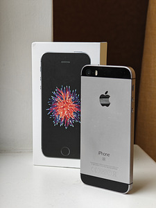 iPhone SE (1 foto / 3)