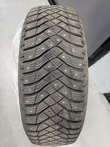 GoodYear UltraGrip Arctic 2 225/65R17 106T (2 foto / 3)