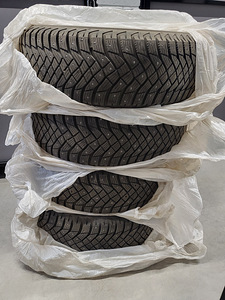 GoodYear UltraGrip Arctic 2 225/65R17 106T (1 foto / 3)