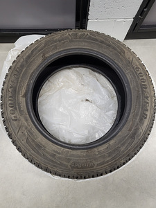 GoodYear UltraGrip Arctic 2 225/65R17 106T (3 foto / 3)