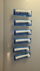 НОВАЯ насадка для электрической зубной щётки Oral-B PRO Sensitive Clean (2 фото из 2)