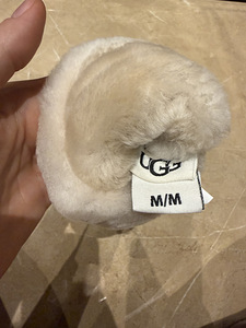 UGG soojad labakindad, suurus M (2 foto / 4)