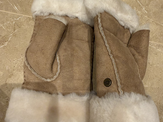 UGG soojad labakindad, suurus M