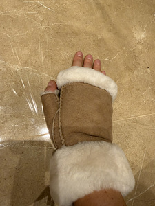 UGG soojad labakindad, suurus M (4 foto / 4)