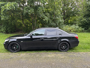 BMW e60 525d 2007 (2 foto / 5)