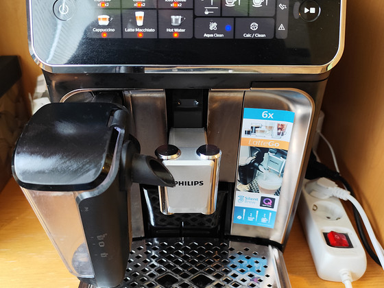 Philips Series 3300 LatteGo EP3347/90 kohvimasin.
