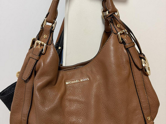 Кожаная сумка Michael Kors