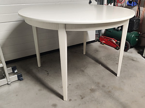 Imeilus valge söögilaud (1 foto / 7)