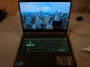 MSI Katana 15 HX B14WGK (1 foto / 6)