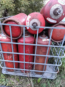 Газовые баллоны (1 фото из 1)