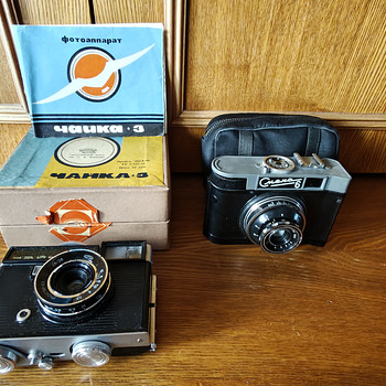 Продам 2 старых фотоаппарата