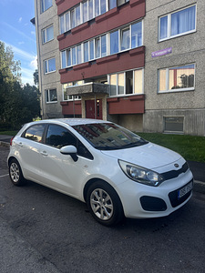 Kia Rio (2 фото из 8)