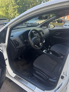 Kia Rio (5 фото из 8)