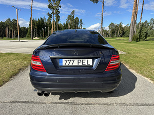 W204 купе (5 фото из 8)