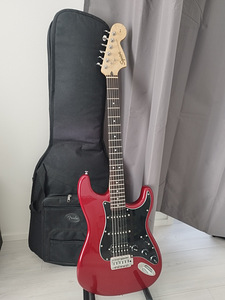 Squier by Fender stratocaster Affinity (1 foto / 4)
