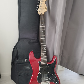 Squier by Fender stratocaster Affinity