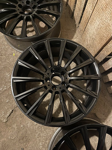 Диски Mercedes-Benz R20 (1 фото из 2)