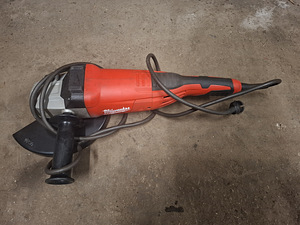 Milwaukee AG22-230 – угловая шлифовальная машина 2200 W / 230 mm (1 фото из 4)