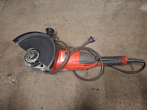 Milwaukee AG22-230 – угловая шлифовальная машина 2200 W / 230 mm (3 фото из 4)