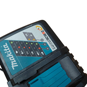 Зарядка Makita DC18RC (3 фото из 5)