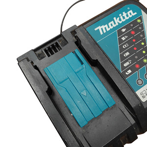 Зарядка Makita DC18RC (4 фото из 5)