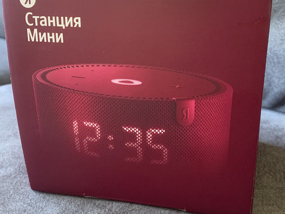 Yandex Station Mini 2 kellaga