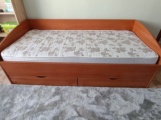 Кровать с ящиками и матрасом