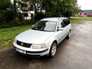 Volkswagen Passat (1 foto / 15)