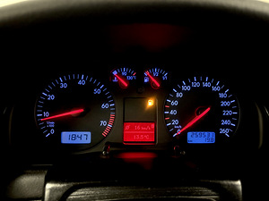 Volkswagen Passat (9 foto / 15)
