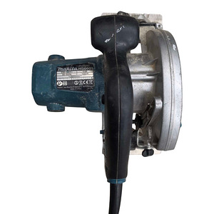 Циркулярная пила Makita HS6601 (дефект кабеля) (3 фото из 5)