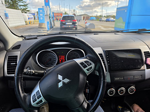 Mitsubishi outlander (8 foto / 8)