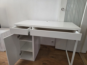 Письменный стол Ikea MICKE (2 фото из 4)