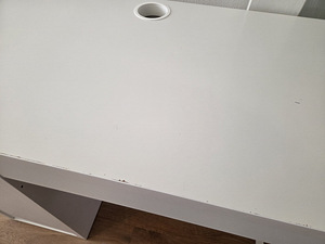 Письменный стол Ikea MICKE (3 фото из 4)