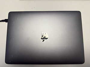 MacBook 2017 13-inch i5 / 8 GB (1 foto / 8)