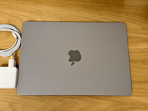 Apple Macbook Air 13 M2 8/256GB серый космос INT. Аккум. 100% CC11 (1 фото из 7)