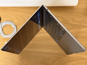 Apple Macbook Air 13 M2 8/256GB серый космос INT. Аккум. 100% CC11 (3 фото из 7)