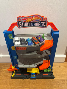 Hot Wheels Stunt Garage — suur garaaž-parking mänguautodele (1 foto / 5)
