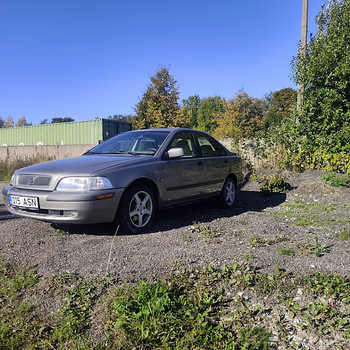 Volvo v40