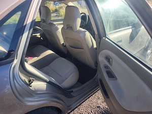 Volvo v40 (8 foto / 9)