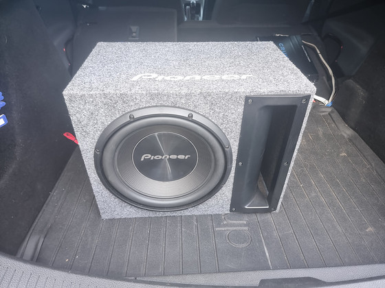 Müüa subwoofer ja võimendi