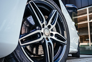 Mercedes-Benz E 220 AMG Styling Night Package (7 фото из 15)
