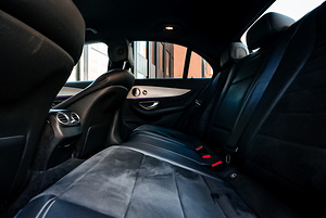 Mercedes-Benz E 220 AMG Styling Night Package (14 фото из 15)